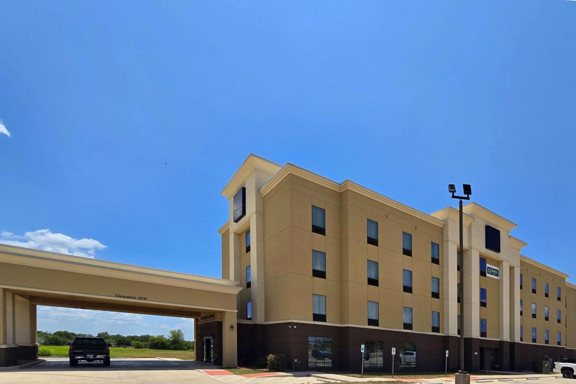 Quality Inn & Suites Pearsall Eksteriør billede